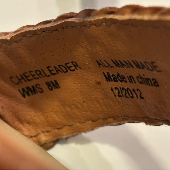 Kenneth Cole Reaction Sandals Criss Cross Strap “CHEERLEADER” Block Heel Size 8 - Picture 7 of 8